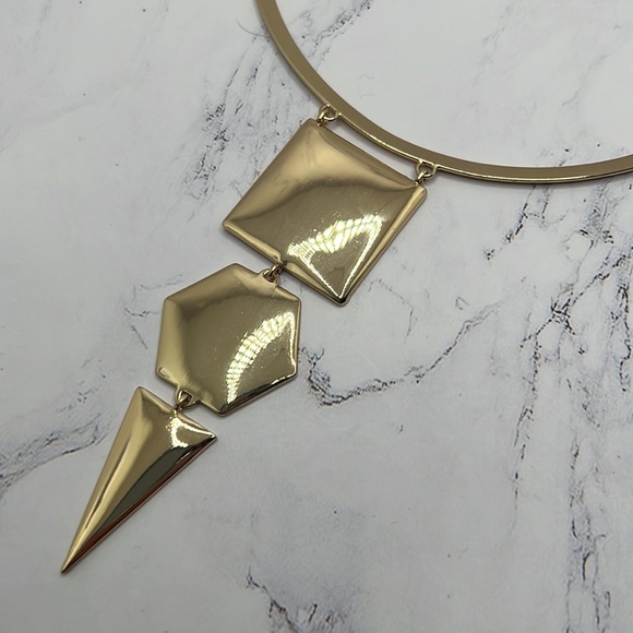 New French Connection Three Pendant Statement Necklace. - Picture 9 of 9